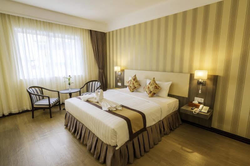 פנום פן Paradise Hotel מראה חיצוני תמונה